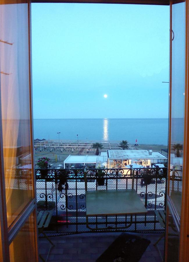 House By The Sea Apartamento Albissola Marina Exterior foto