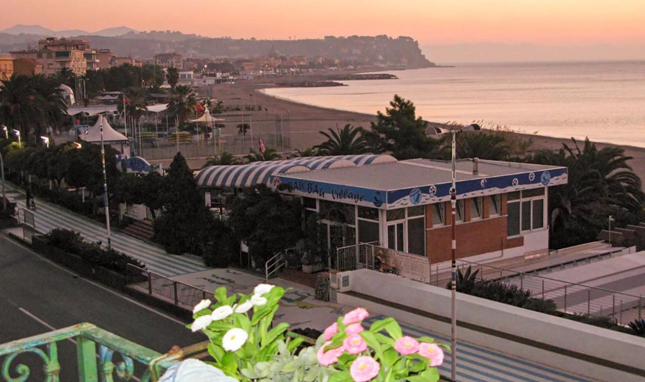 House By The Sea Apartamento Albissola Marina Exterior foto
